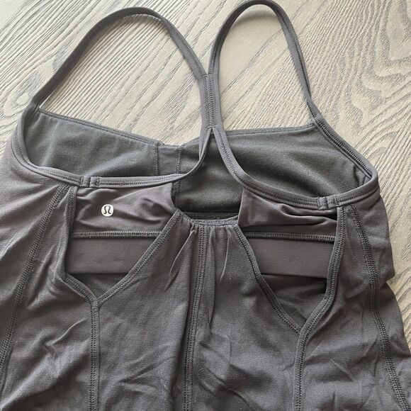 Lululemon Womens 4 Black Tank Top with Built in Bra - Picture 5 of 7